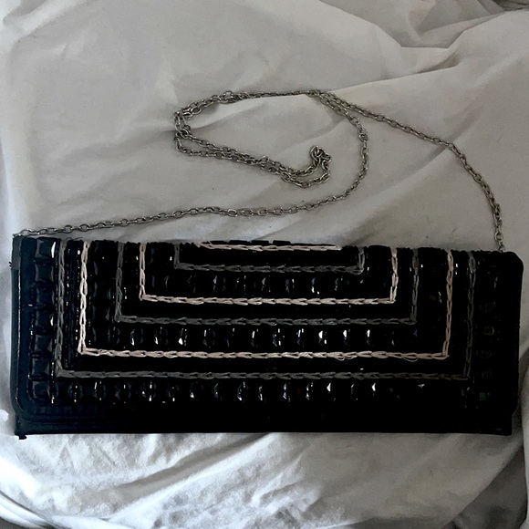 FREE w/ 25$+ Purchase Urban Expressions Beaded Front Long Statement Clutch - Picture 2 of 11